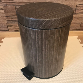 【新古品】ニトリ 5L蓋付きゴミ箱