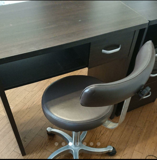 差し上げます ネイルテーブル キャスター付チェア 4点セット わん 楽々園のテーブル その他 の中古あげます 譲ります ジモティーで不用品の処分