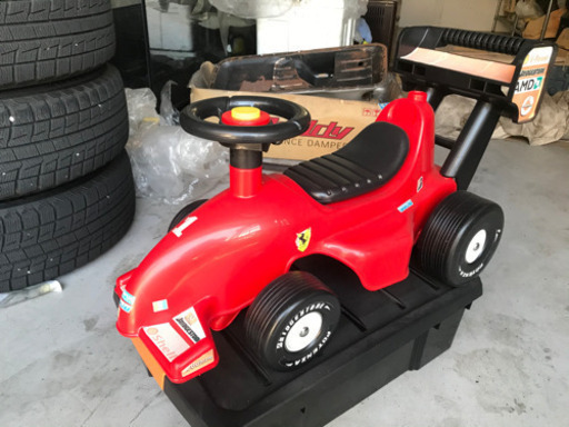 フェラーリ 足漕ぎカー