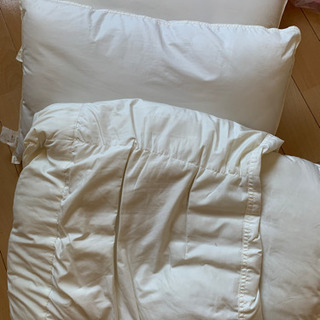 ニトリ　羽毛布団と枕2つ