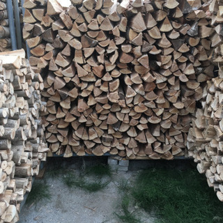 薪　軽トラ1台やや山積み