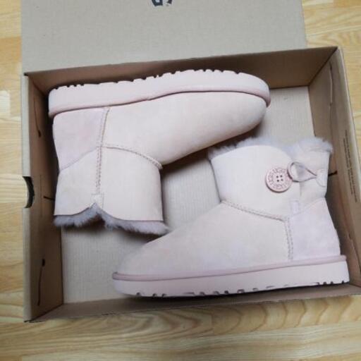 UGG(アグ)ミニベイリーボタン II