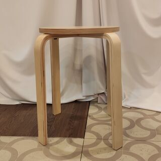 木の丸椅子