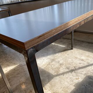 リモートワークに最適◎ 重厚感があってカッコいい特注デスク＆ハイバック