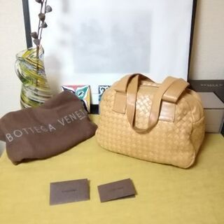 綺麗め30万。BOTTEGA VENETA　ボッテガヴェネタ　イントレ　ハンドバッグ