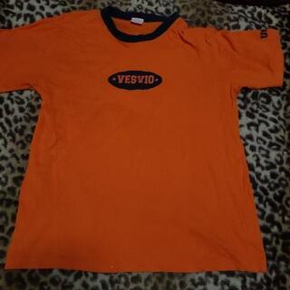 オレンジ色Tシャツ