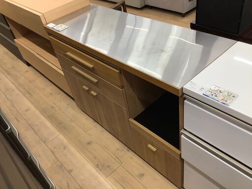 スタイリッシュなデザインの無垢材のキッチンカウンターのご紹介！