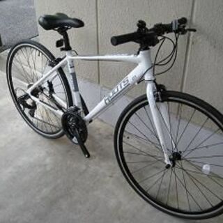 〔新品格安〕アルミフレームクロスバイク（ルーツＬ２１・７００－２８Ｃ・２１段変速）