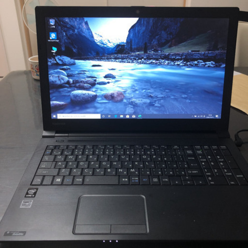 TOSHIBA Satellite R35/Rのノートパソコンです。