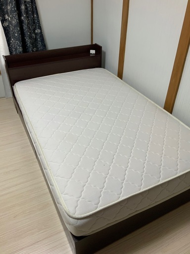 セミダブルベッド