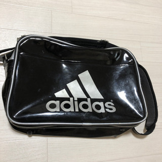 adidas エナメルバッグ　