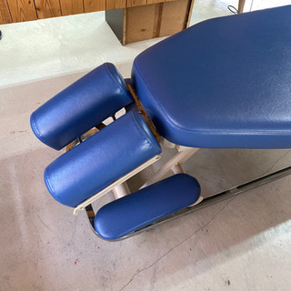 縦型マクラ式治療ベッド