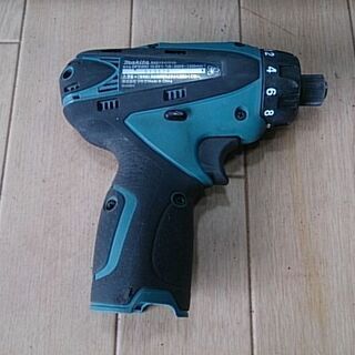 マキタ　充電式ドライバドリル　FD030D