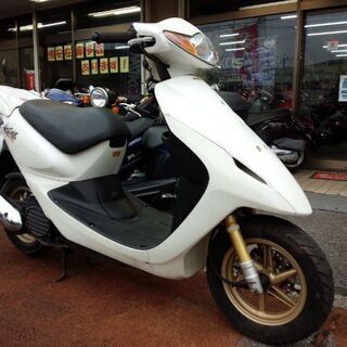 NO.3490　スマートディオＺ４ （ＤＩＯ） ４サイクル　ＦＩ車　ハネ付き　ディスクブレーキ　キャストホイール　ホワイト☆彡 NO.3490 スマートディオZ4 （DIO） 4サイクル FI車 ハネ付き