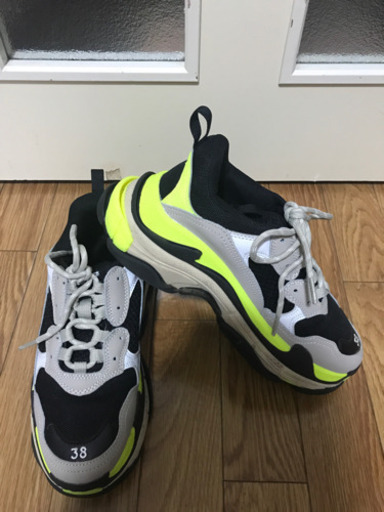 可愛いbalenciagaスニーカー