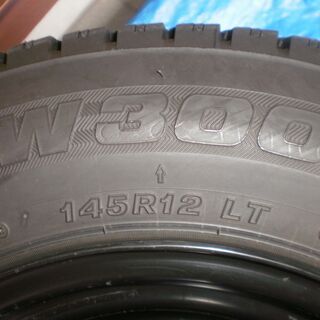 2019製、ＢＳ、Ｗ３００、１４５/80R12,走行２５００ｋm,ホイール付き（ホンダＮバン）