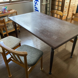 テーブルと椅子4脚セット