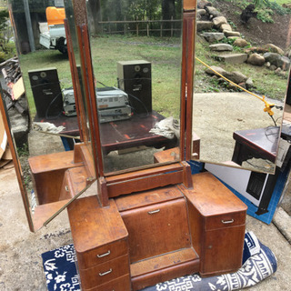 古い三面鏡化粧台