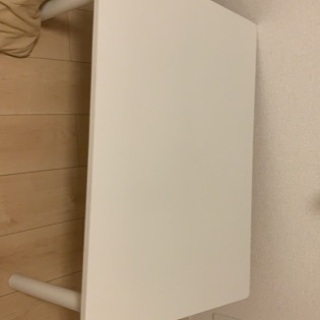 ニトリの白いテーブル