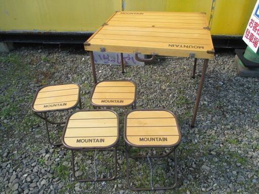 Mountain 折り畳みテーブルと椅子4脚セット キャンプ用品 イエローハウス 拓北のテーブル センターテーブル の中古あげます 譲ります ジモティーで不用品の処分