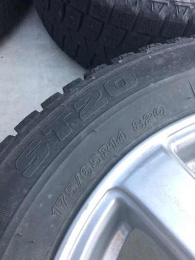 スタッドレスタイヤホイール　175/65R14