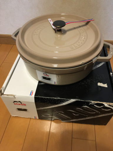 8060 展示品 Staub シャロー ココット ラウンド リネン 26cm 4.0L