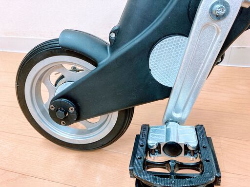美品  日本特別仕様車 コンパクト軽量折り畳み自転車