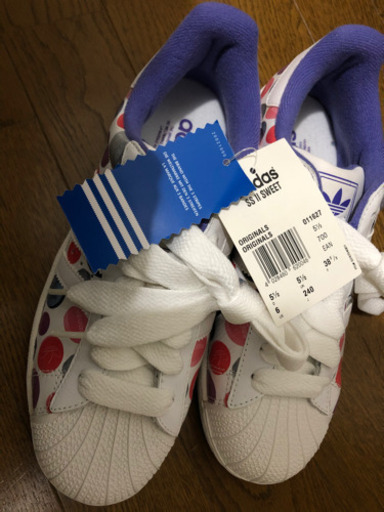 adidas スニーカー　24cm  新品　タグ付き