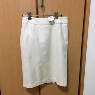 【未使用】スカート　オフホワイト　Mサイズ