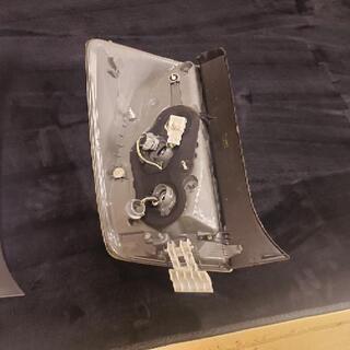 30プリウス後期純正テール