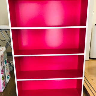 ピンクの本棚