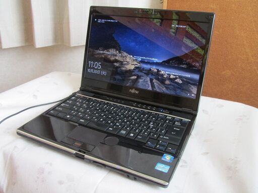 富士通 FM-V　SH560/3A  Core i3  M350 デュアルコアCPU、13.3型液晶、Windows10 Pro 64bit、HDD 750GB、メモリ4 GB、無線・有線LAN、HDMI、MS Office365(ver2016)インストール済、DVD・CD再生、カメラ機能。