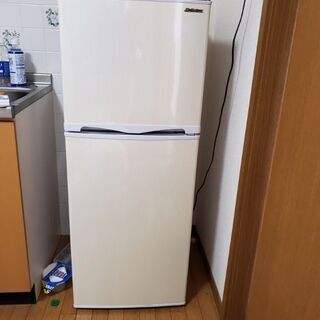 冷蔵庫です。1人暮らしで使ってたサイズです。