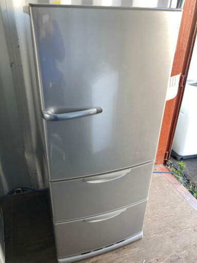 【2人】1020-4 AQUA 242L 3ドア冷蔵庫 2015年製　AQR-271D
