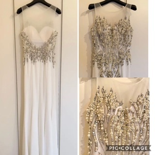 美しく光るロングドレス