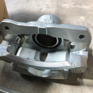 70系ヴォクシー　フロントブレーキキャリパーASSY