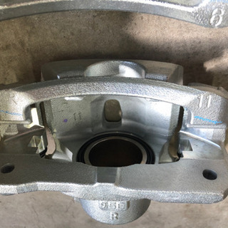 70系ヴォクシー　フロントブレーキキャリパーASSY