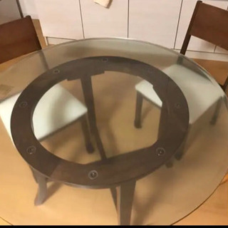 ガラス　テーブル　椅子　二脚