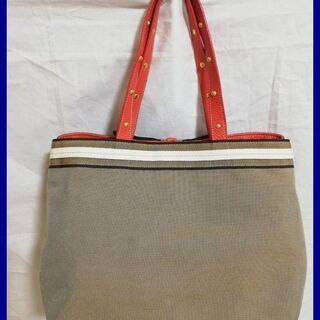 美品最終値下げ、早い者勝ちPRADAトート、通勤に最適