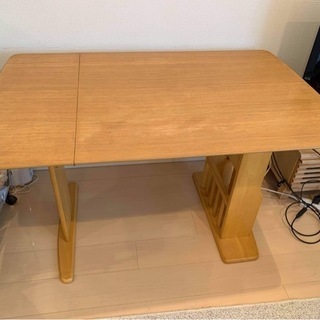 拡張可能なテーブル (120cm-) + 椅子(2)