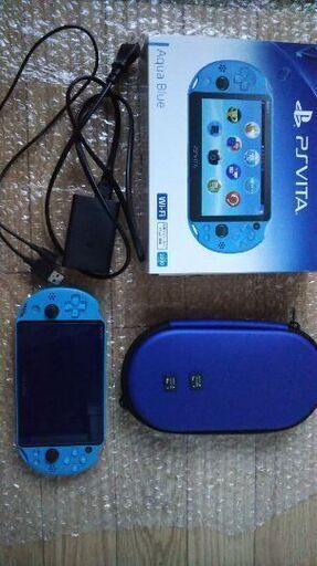 最終値下げPSVita2000本体+メモリーカード+ソフト三本+ポーチ