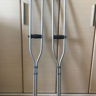 【ネット決済】アルミ製の松葉杖 1月ほど使用（屋外使用もあり）