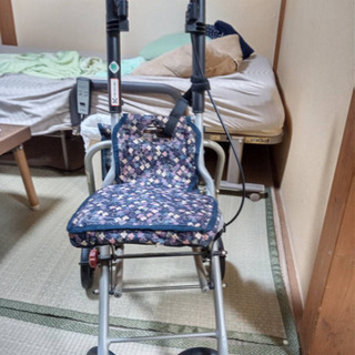 【引き取り先決定】 シルバーカー  歩行器  椅子＆  お風呂用椅子