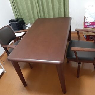 ダイニングテーブル + 回転椅子2個 50,000円