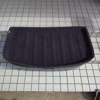 日産CUBEラゲッジアンダーボード