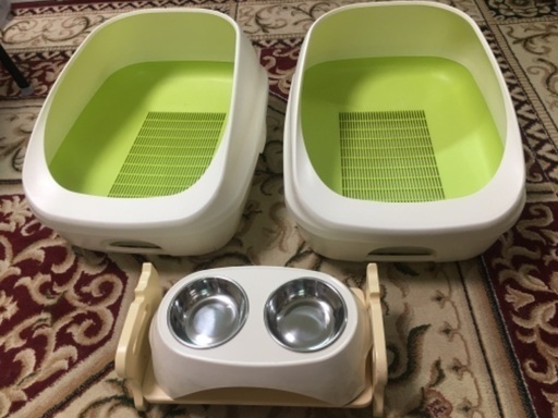 ネコ飼育セット　トイレx2  ゴハン入れ　台