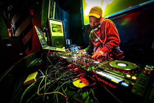 毎月bar 京都 で開催する音楽イベントのパフォーマー 映像クリエーター募集 さとし 三条のその他のメンバー募集 無料掲載の掲示板 ジモティー