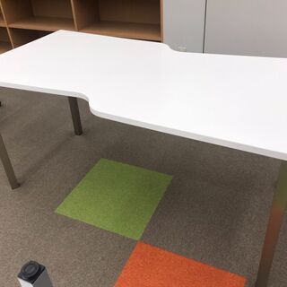 IKEA HISSMON ダイニングテーブル（オフィスデスクとしても利用可）
