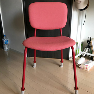 イケアピンク椅子