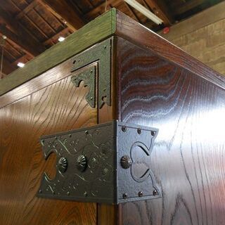 ワードローブ 幅134×高さ178cm 民芸家具 重厚金具 鍵付き 桐箪笥 引き戸 左右セパレート タンス たんす 伝統工芸品 札幌市東区 新道東店